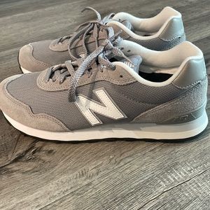 New Balance/Women size 7/Gray